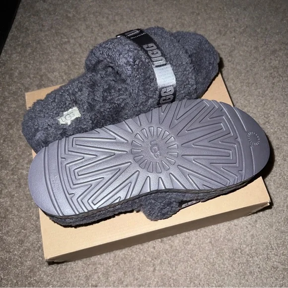 UGG Fluffita - Picture 6 of 11